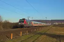 ICE 712 oder IC 2022? Da die Fahrzeiten zwischen Mainz und Köln nur um 1 Minute abweichen, bietet sich Letzterer eher an. Am 24.2.2014 hat 101 110 den Zug am Haken und wird in wenigen Minuten ohne Halt durch Bingen fahren