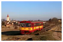 809 281-9 mit den Os 12318 nach Straškov unterwegs in Kostomlaty pod Řípem am 24.02.2014