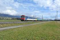 Wegen der Grossreinigung am planmässigen Pendel verkehrte diese Woche auf diversen Zügen der 21xx Biel-Konstanz ein 12-teiliger EWI/II Pendel. Im Bild ist der BDt 50 85 82-33 976-0, zuhinterst die Re 4/4 II 11172, als IR 2116 bei Bettlach, 28.02.2014. 