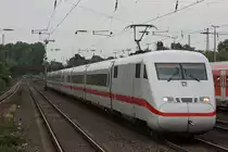 402 033 am 2.7.13a ls umgeleiteter ICE in D�sseldorf-Rath.
Der Zug wurde wegen einer Entgleisung zwischen Duisburg und D�sseldorf �ber die G�terzugstrecke umgeleitet