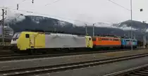 189 995-4 und 1142 635-3 der Northrail und 1042 520-8 ``Lokmagazin`` stehen am 22.2.2014 im Bahnhof Wörgl. Jede Lok hat am Vormittag einen Skisonderzug nach Tirol gezogen.
