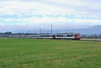 Wegen Bauarbeiten im Heitersbergtunnel werden umlaufbedingt mehr Pendel ben�tigt. Diese werden mit �lterem Rollmaterial gef�hrt. Im Bild ist ein Doppel RBe Pendel, vorne der RBe 540 043-7, als IR 30119 (2119) bei Deitingen, 02.03.2014.

