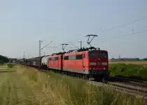 151 085 + 151 017 mit einem Güterzug am 14.07.2013 bei Plattling.