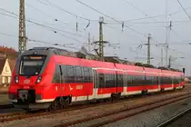 In der untergehenden Abendsonne stand 442 846-2 als S1 von Rostock Hbf nach Warnem�nde im Rostocker Hbf.06.03.2014