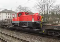 335 112-9 steht am 06. März 2014 auf einem Flachwagen im Bahnhof Pressig-Rothenkirchen.