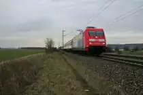 101 037-0 mit dem EC 9 von Hamburg-Altona nach Z�rich HB am Nachmittag des 29.01.14 n�rdlich von H�gelheim.
