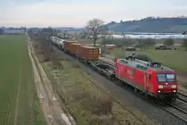 145 069-1 mit einem KLV-Zug gen S�den am Nachmittag des 29.01.14 bei H�gelheim.