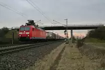 185 025-4 mit einem gemischten G�terzug gen Norden am Nachmittag des 29.01.14 n�rdlich von H�gelheim.