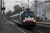 ES 64 U2-030 mit HKX 1805 nach Hamburg bei der Durchfahrt in Recklinghausen 7.3.2014
