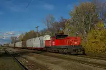 1063 032 fährt am 7.November 2013 mit Zug 47682 von Wien Zentralverschiebebahnhof nach Wr. Neustadt durch den Bahnhof Münchendorf.