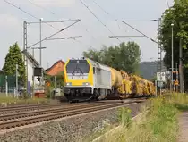 Maxima 30CC, 263 005-1, mit Wiebe-Bauzug in Fahrtrichtung Süden. Aufgenommen in Ludwigsau-Friedlos am 24.08.2013.