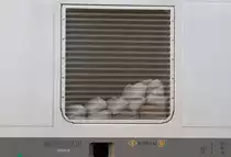 Bremssand auf der TRAXX F 140 für die Sandstreuvorrichtung der Lok. - 07.03.2014