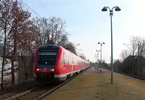 612 555 und 612 166 durchfahren am 01.03.2014 mit dem RE 3453 nach Dresden Hbf den Hp Zwickau-Pölbitz.
