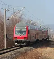 RE 4770 nach Hof Hbf durchfährt am 08.03.2014 den Hp Zwickau-Pölbitz. Schublok ist die 143 360-6