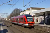 Einige Jahre wurden die RB-Leistungen zwischen Pinneberg und Neumünster am Wochenende durch Dieseltriebwagen erbracht. Vorwiegend kamen dort Triebwagen der Baureihe 648, selten Triebwagen der Baureihe 628 zum Einsatz. Am 02.03.2008 wartete 648 002 in Pinneberg auf die Abfahrt als RB nach Neumünster. 