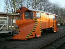 Noch keine Einsatzspuren hat der Schneepflug 97-49-13 den ich,am 06.März 2014,in Putbus fotografierte.