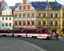 Der Zweirichter-Tatrawagen EVAG 405 als letzter Wagen in einem Großzug der Linie 3 (Urbicher Kreuz - Europaplatz), am 05.03.2014 am Fischmarkt.