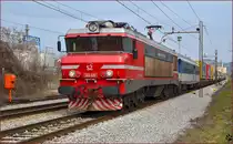 SŽ 363-008 zieht LkW-Zug durch Maribor-Tabor Richtung Tezno Verschiebebahnhof. /10.3.2014