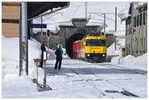 RE 1129 erblickt das Tageslicht in Spinas am Ende des Albulatunnels. (22.02.2014)