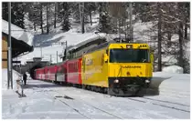 RE1129 mit Ge 4/4 III 644  Savognin  verlässt den Albulatunnel in Spinas. (22.02.2014)
