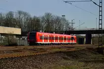 Als RE5 nach Emmerich ist hier am Sonntag den 9. März 2014 der Triebwagen 425 604 gen Düsseldorf fahren in Langenfeld Berghausen abgelichtet.
