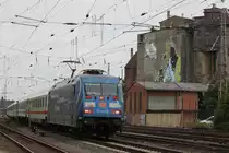 Die Ecophanten 101 042 am 12.7.13 mit einem IC in Verden (Aller).