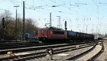 155 181-1 von Railion fährt mit einem langen Ölzug aus Antwerpen-Petrol(B) nach Basel(CH) bei der Ausfahrt aus Aachen-West und fährt in Richtung Aachen-Hbf,Köln
bei schönem Frühlingswetter am 9.3.2014.  