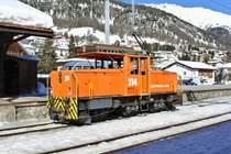 Die Ge 3/3 214 wartet in Samedan auf neue Aufgaben, 09.03.2014.
