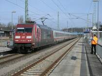 Sieben Minuten Aufenthalt in Bergen/Rügen nutzte der Lokführer vom IC 2287 Binz-Karlsruhe,am 13.März 2014,um sein Arbeitstier 101 110 für ein Erinnerungsfoto abzulichten.