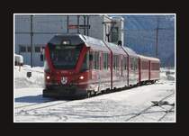 RE1350 via Vereinatunnel nach Landquart mit ABe 8/12 3505 in Bever. (22.02.2014)