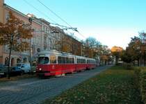 Wien Wiener Linien SL 18 (E1 4740) Neubaugürtel am 21. Oktoner 2010.