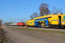 Die 185 016-3 mit einem Kesselwagenzug bei der Durchfahrt am 10.03.2014 in Nassenheide.