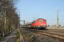 Am 14.03.2014 ist 140 003 der EBM Carbo GmbH zusammen mit ihrem leerem Autotransportzug kurz vor Fürth Hauptbahnhof auf dem Weg über die Siebenbogenbrücke.