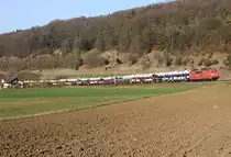 Die 151 087-4 mit Audi Ganzzug bei Dollnstein Richtung Treuchtlingen am 12.03.2014