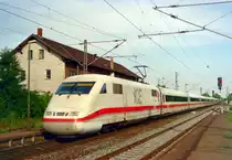 401 006 als ICE 782  Veit Sto�  (M�nchen–Bremerhaven) am 07.08.1998 in Iphofen