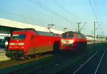 101 052 mit IC 12070  Helvetia  (Basel–Hamburg, Ersatzzug f�r ICE 70) und 218 270 am 11.08.1998 in Hannover Hbf