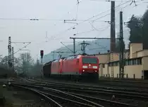 185 155-9 und eine weitere 185er ziehen am 06.M�rz 2014 einen gemischten G�terzug durch Kronach in Richtung Saalfeld.
