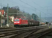 185 174-0 zieht am 06.M�rz 2014 einen gemischten G�terzug durch Kronach in Richtung Lichtenfels.