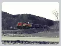 Am 18.3.14 war wiedermal der HZL Salzzug aus Haigerloch - Stetten nach Ulm unterwegs.
Bespannt wurde er wieder mit einer HZL Gravita. Desweiteren schob diesmal keine Schublok am Zugschluss nach, wie es normalerweise immer der Fall ist.
Fotografiert wurde er zwischen Hechingen und Rangendingen. 