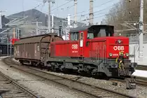 2068 052 mit einem sehr kurzen Güterzug in Bruck an der Mur am 18.03.2014.