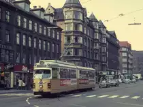 København / Kopenhagen Københavns Sporveje SL 5 (DÜWAG-GT6 896) Amagerbrogade / Holmbladsgade im April 1971.