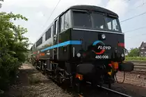 Floyd 450 008 und Floyd 450 007 am 14.7.13 abgestellt in Krefeld-Linn.
Die Loks waren auf dem Weg von England nach Ungarn.
Fotostandpunkt �ffentlich zug�nglich von einer Stra�e aus aufgenommen!