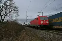 185 392-8 mit einem gemischten G�terzug auf dem Weg nach Weil am Rhein/Basel Rbf am Nachmittag des 14.02.14 s�dlich des Bahnhofs M�llheim (Baden).