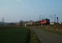 155 040-9 ist am 06.M�rz 2014 mit einem gemischten G�terzug bei Gundelsdorf Richtung Lichtenfels unterwegs.