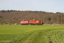 Die Schenker-Loks 294 812-3 (Bj. 1972) und 363 139-7 (Bj. 1963) am 19.03.2014 bei Kollmarsreute als Tfzf Richtung Freiburg