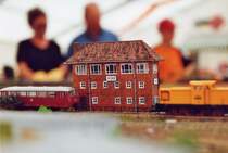Modellbahn-Ausstellung des MEC Wismar anl��lich der landesgartenschau 2002 in Wismar
�stliche Einfahrt in den Bahnhof Wismar