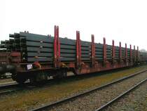 Rbns_81806507605-3 beladen mit Walzprofilen IPE400x24100mm; hinterstellt f�r Entladung Bhf. Ried i.I. 061125