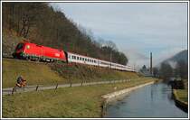 OIC 535  Stadtgalerie Klagenfurt  (Wien-Villach) gezogen von 1116 235 kurz nach der Haltestelle Schl�glm�hl am 25.11.2006.