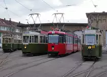 SVB/TVB: Tramverein Bern. Auch die diesjährige Museumsnacht von Bern lockte wiederum rund 35'000 Besucher in die Bundeshauptstadt. Wie in den Vorjahren beteiligte sich auch der TVB an der Museumsnacht 2014. Auf verschiedenen Shuttlebuslinien standen mehrere historische Autobusse der TVB-Flotte im Einsatz und für den Betrieb der historischen Strassenbahnlinie ab dem Depot Burgenziel bis zur Remise Weissenbühl standen 4 Tramzüge bereit. Für den Grosseinsatz bereit sind: Ce 4/4 145 (1935/36) + C4 311, Be 4/4 107 (1947) + B4 327 (rot), Be 8/8 719 (1975) sowie Be 4/4 171 (1944) + B4 317. Dabei stand der Be 8/8 719 erstmals als Museumsfahrzeug des TVB im Dienst. Die sehr abwechslungsreiche Aufstellung wurde am 21. März 2014 vor dem Tramdepot Burgenziel fotografiert (vielleicht ein letztes Mal ?).
Foto: Walter Ruetsch
       
