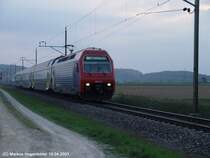 SBB Re 450 110-2 mit S5 Rafz - Pf�ffikon SZ zwischen Rafz und H�ntwagen-Wil am 19.04.2003